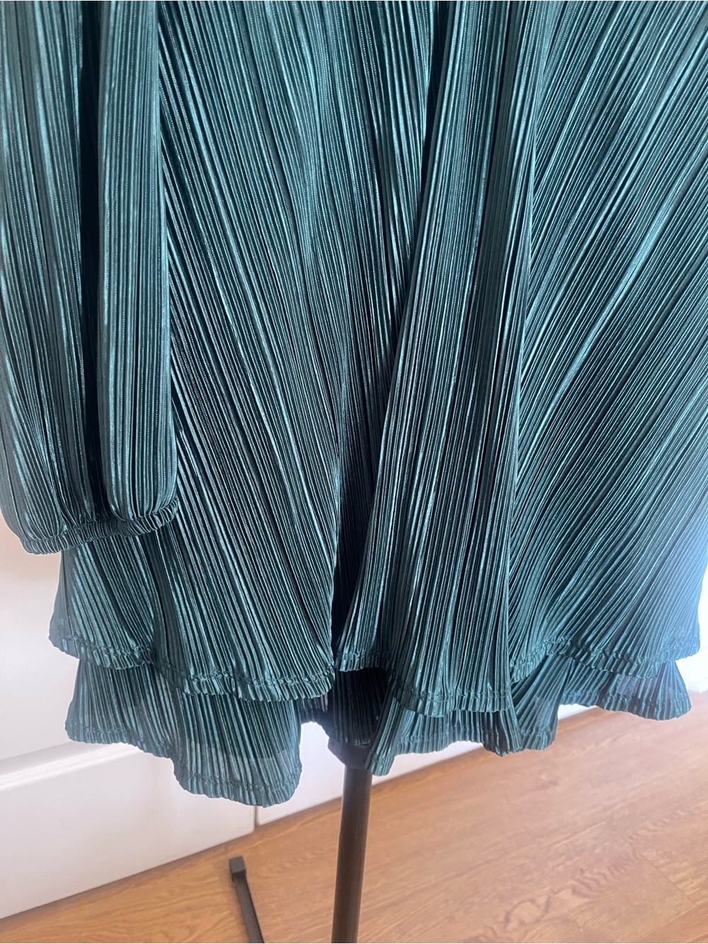 Oak & Trellis Forest Green Pleated V-Neck Long Sleeve Dress - Picture 3 of 4